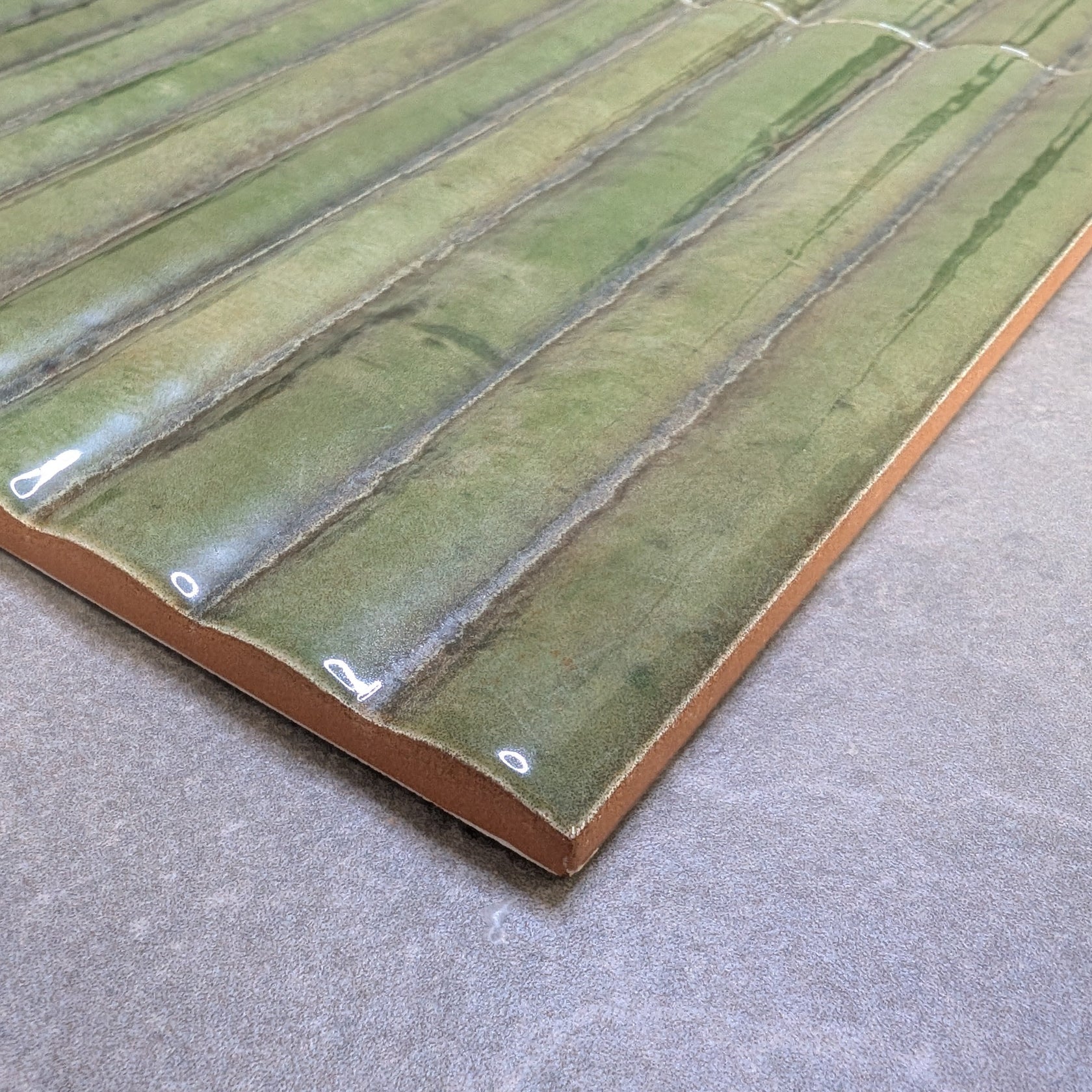Reeded Gloss Green Wall Tile – Textured Ceramic Backsplash | Tiles360